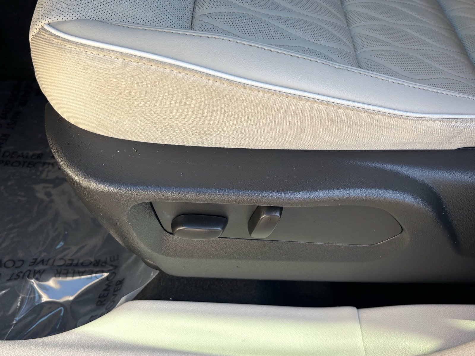 Used 2023 Buick Envision Avenir image 12