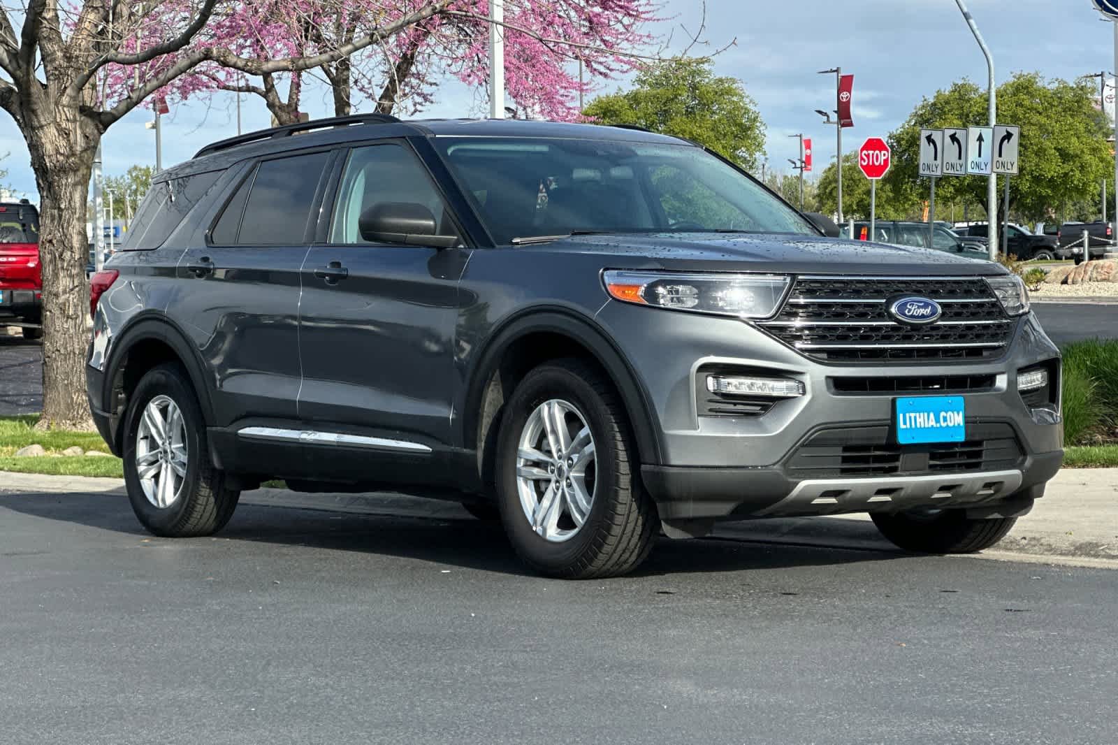Certified 2023 Ford Explorer XLT w/ Equipment Group 202A AWD/4WD image 9