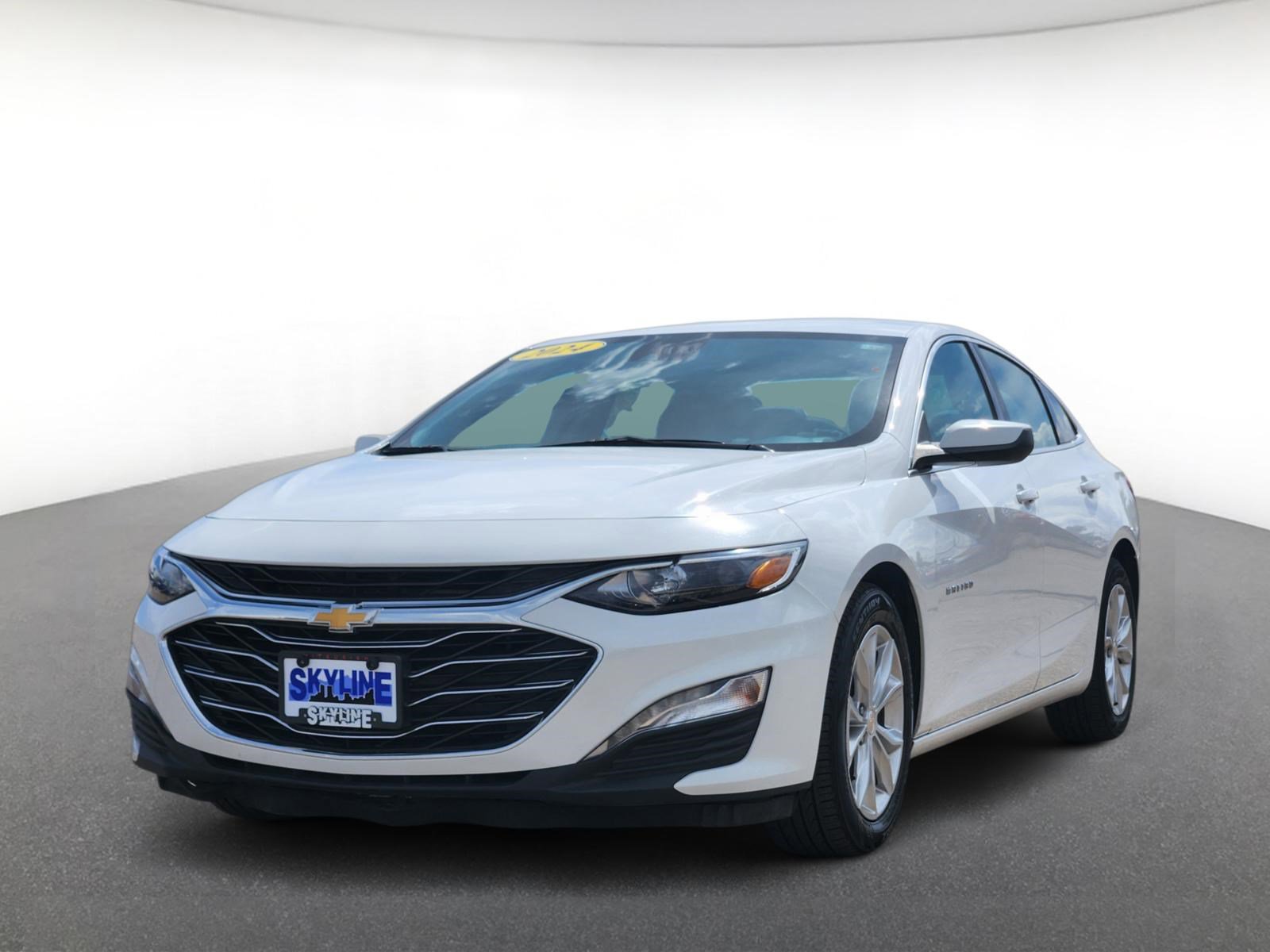 Used 2024 Chevrolet Malibu LT FWD image 2