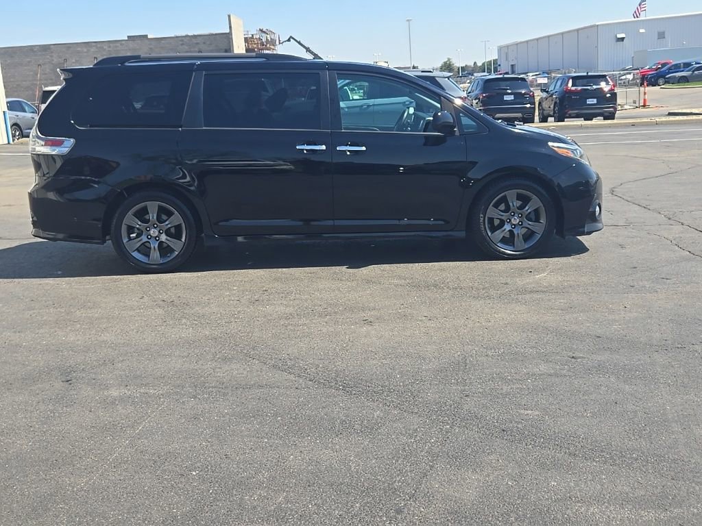 Used 2016 Toyota Sienna SE image 9