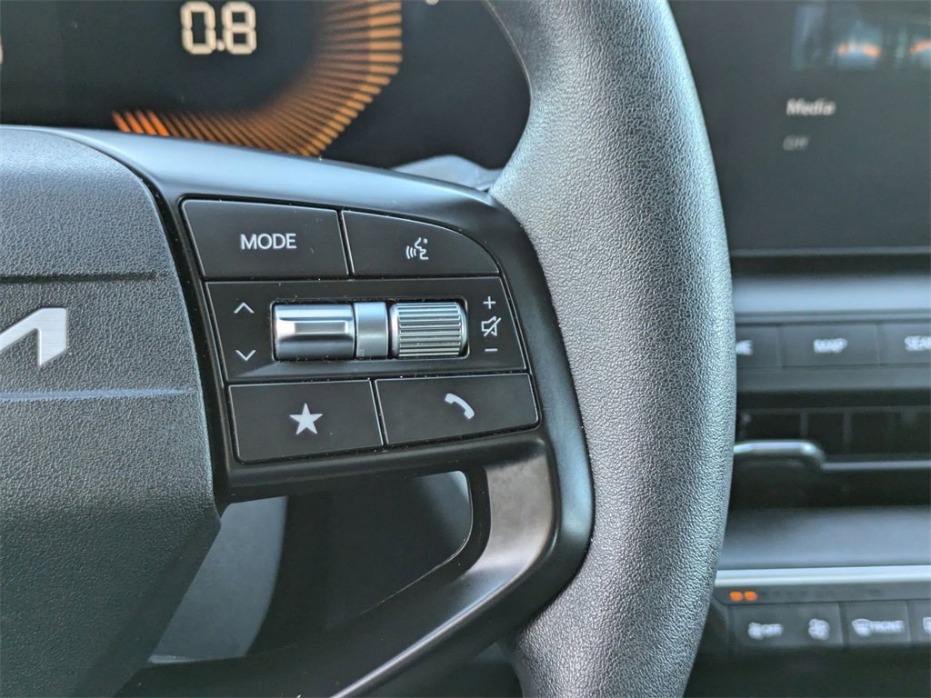 Used 2025 Kia K4 LXS image 19