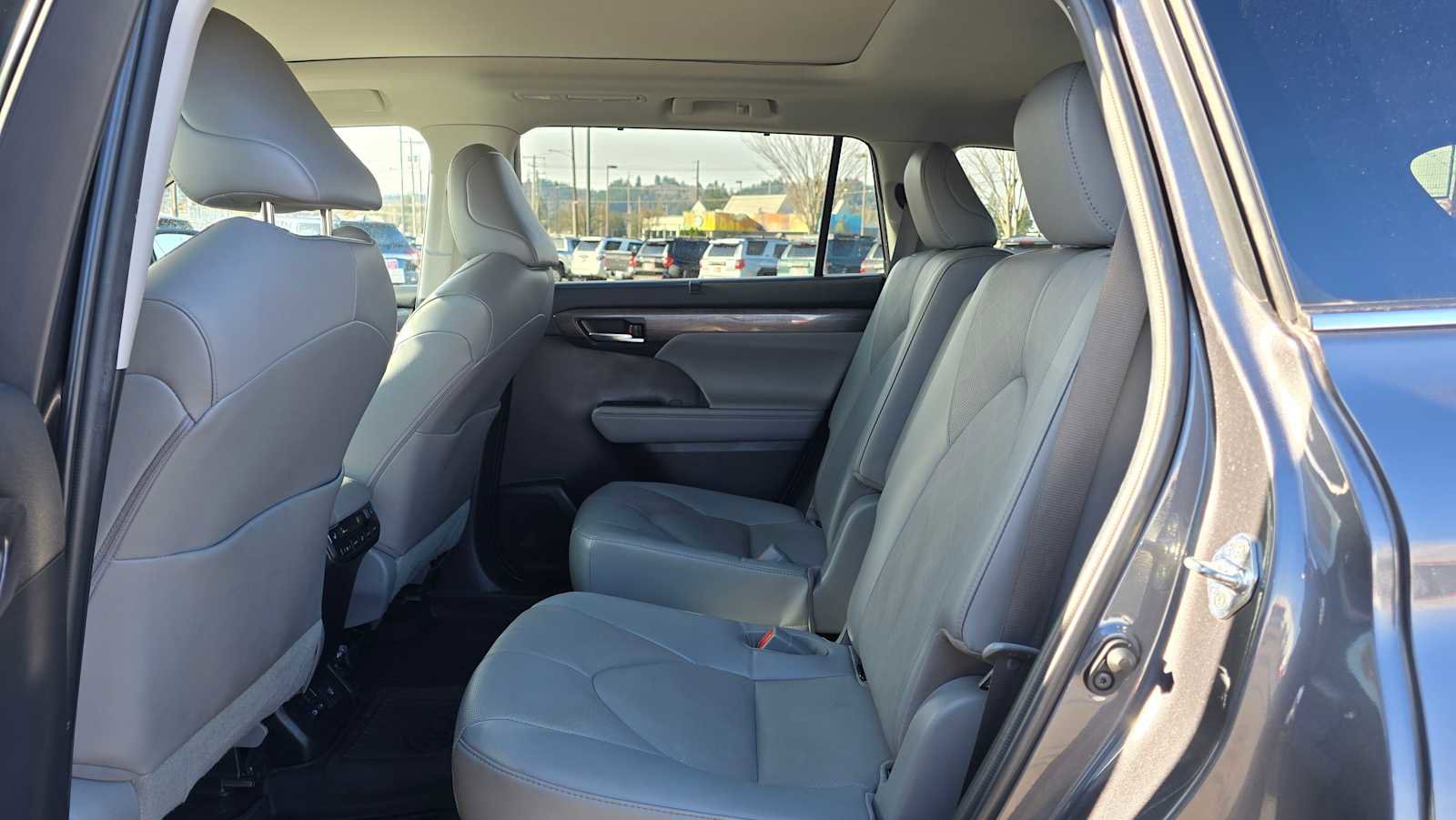 Used 2022 Toyota Highlander Platinum image 19