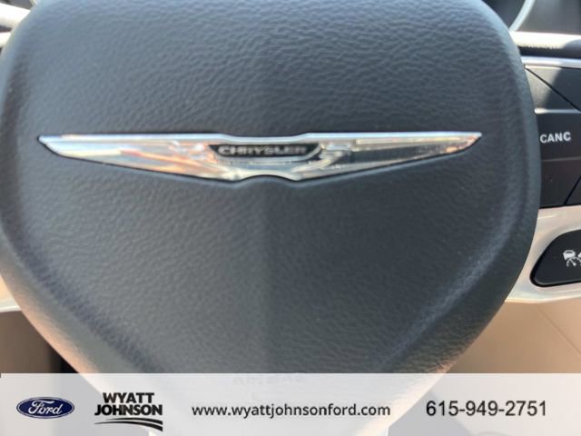 Used 2023 Chrysler Pacifica Touring-L image 34