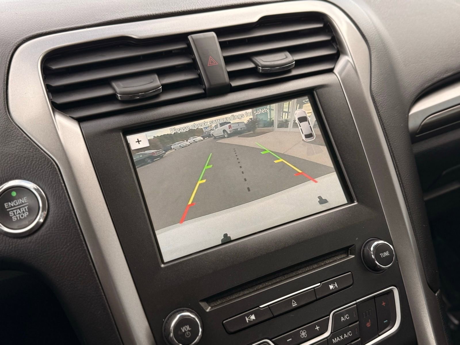 Used 2017 Ford Fusion SE w/ Equipment Group 602A FWD image 29