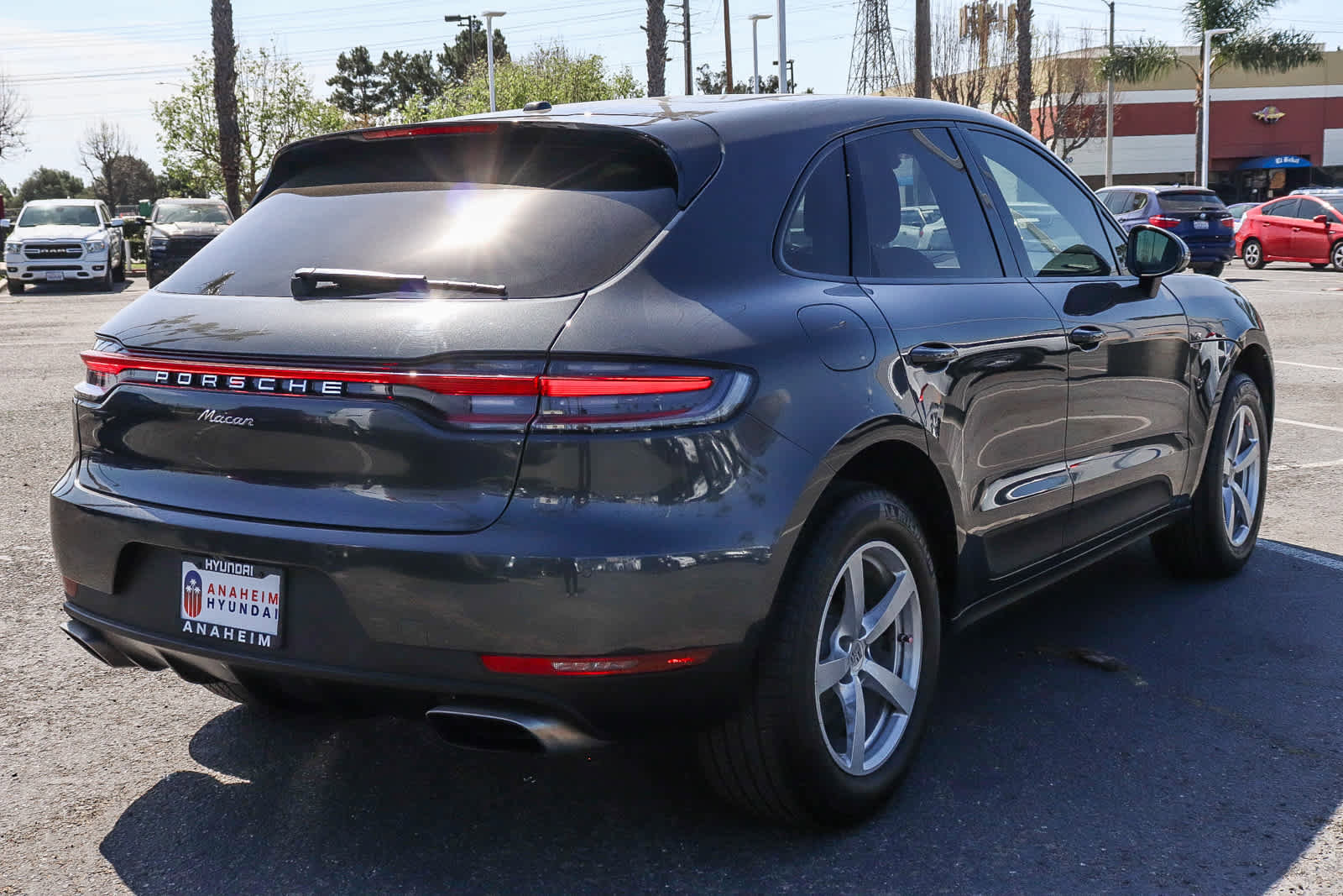 Used 2020 Porsche Macan AWD/4WD image 6