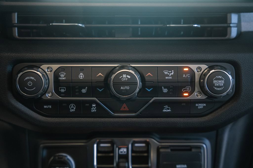 New 2025 Jeep Gladiator Sport image 22