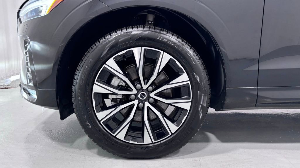 Certified 2025 Volvo XC60 B5 Core AWD/4WD image 30