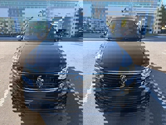 Certified 2023 Volkswagen Tiguan SE R-Line image 3