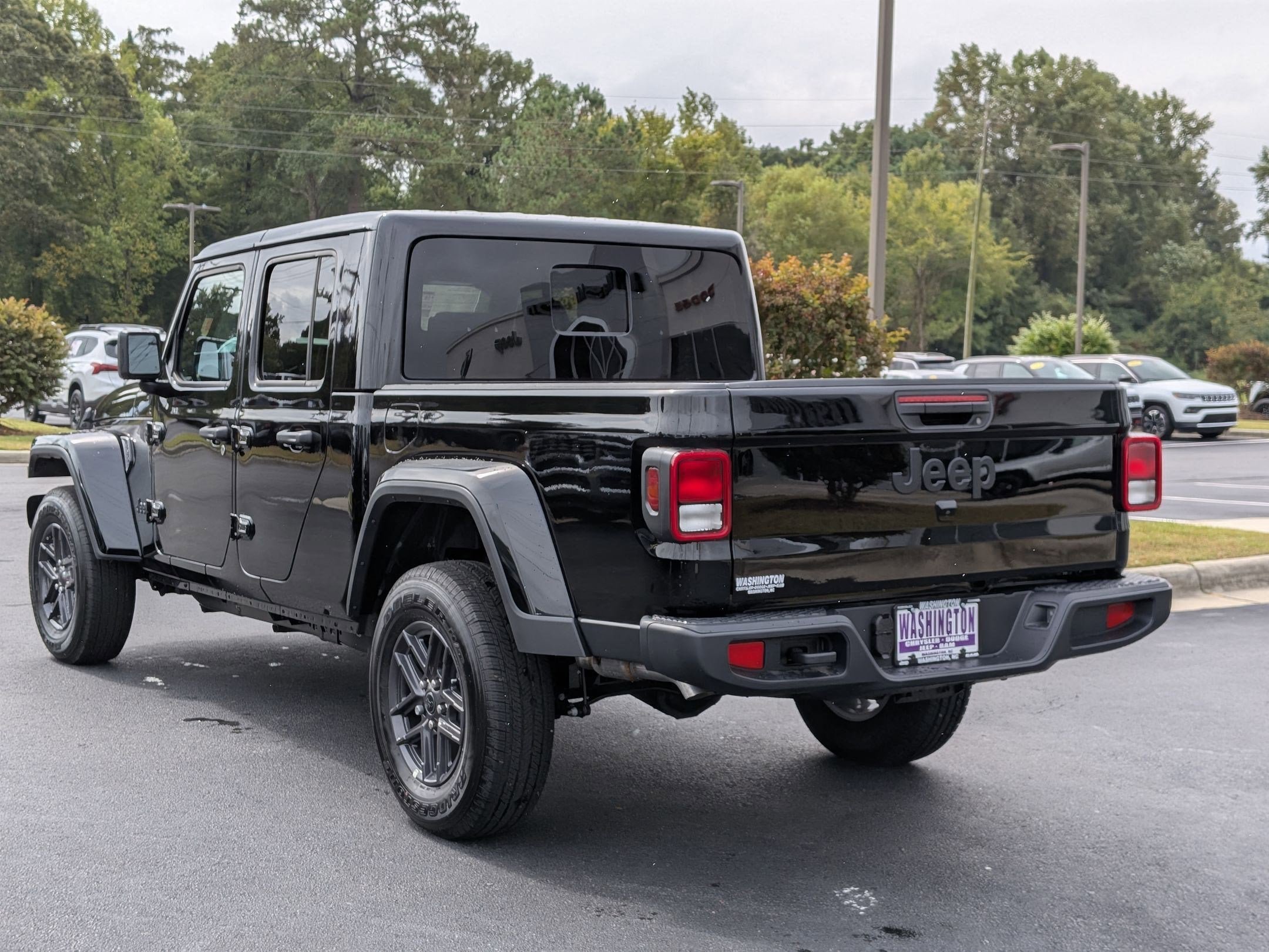 New 2025 Jeep Gladiator Sport AWD/4WD image 7