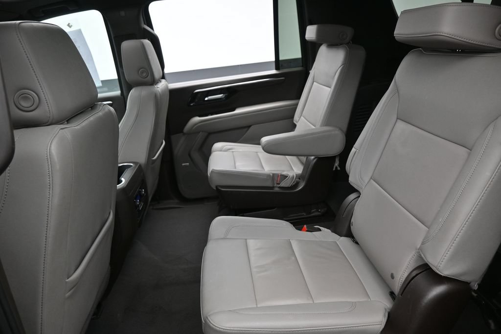Used 2025 Chevrolet Suburban LT w/ Comfort Package AWD/4WD image 26