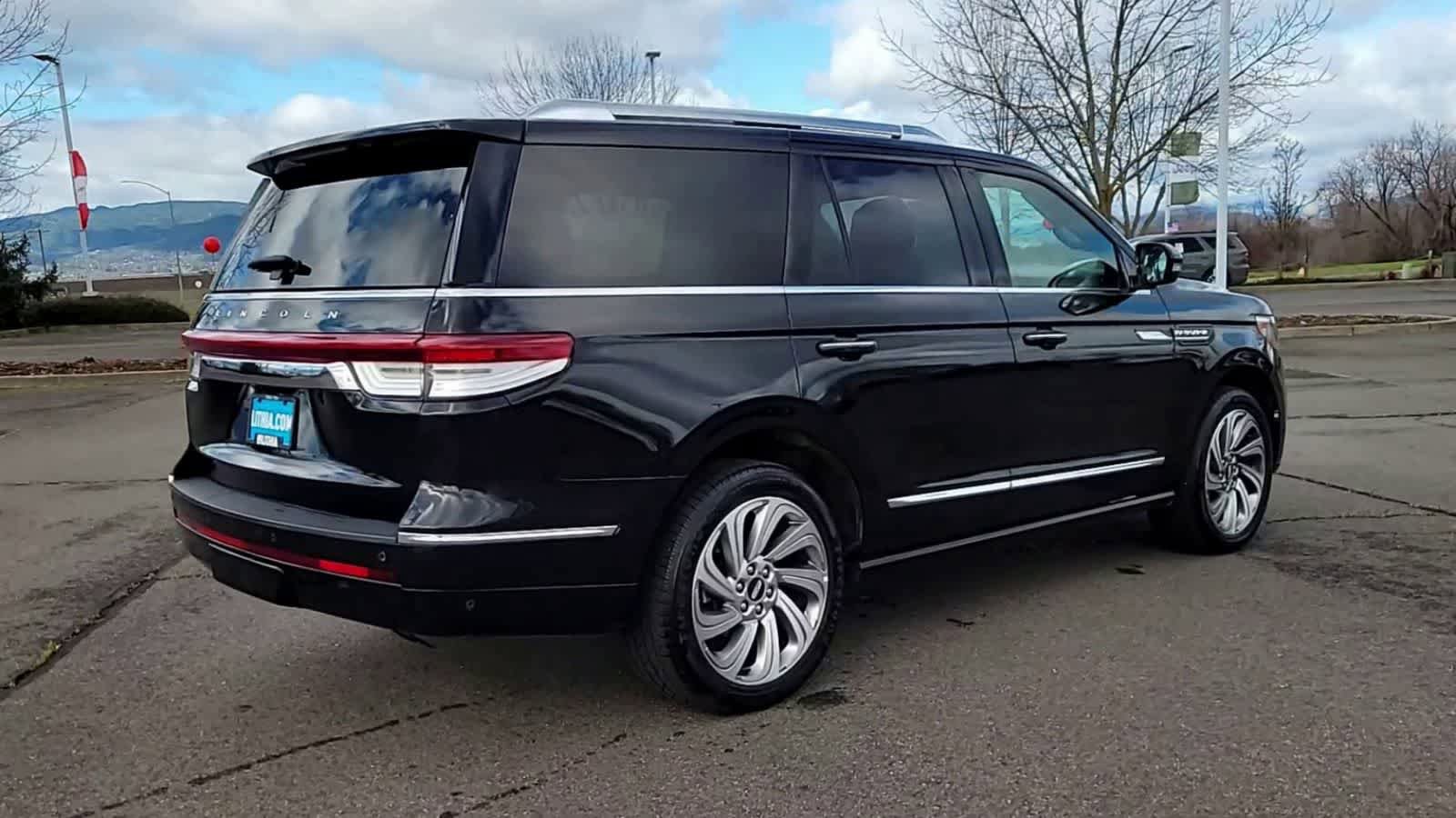 Used 2023 Lincoln Navigator Reserve AWD/4WD image 8