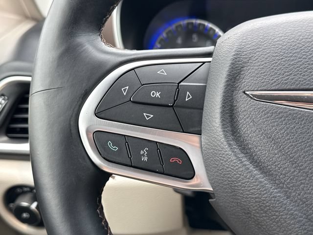 Used 2017 Chrysler Pacifica Touring-L Plus w/ Tire & Wheel Group FWD image 33