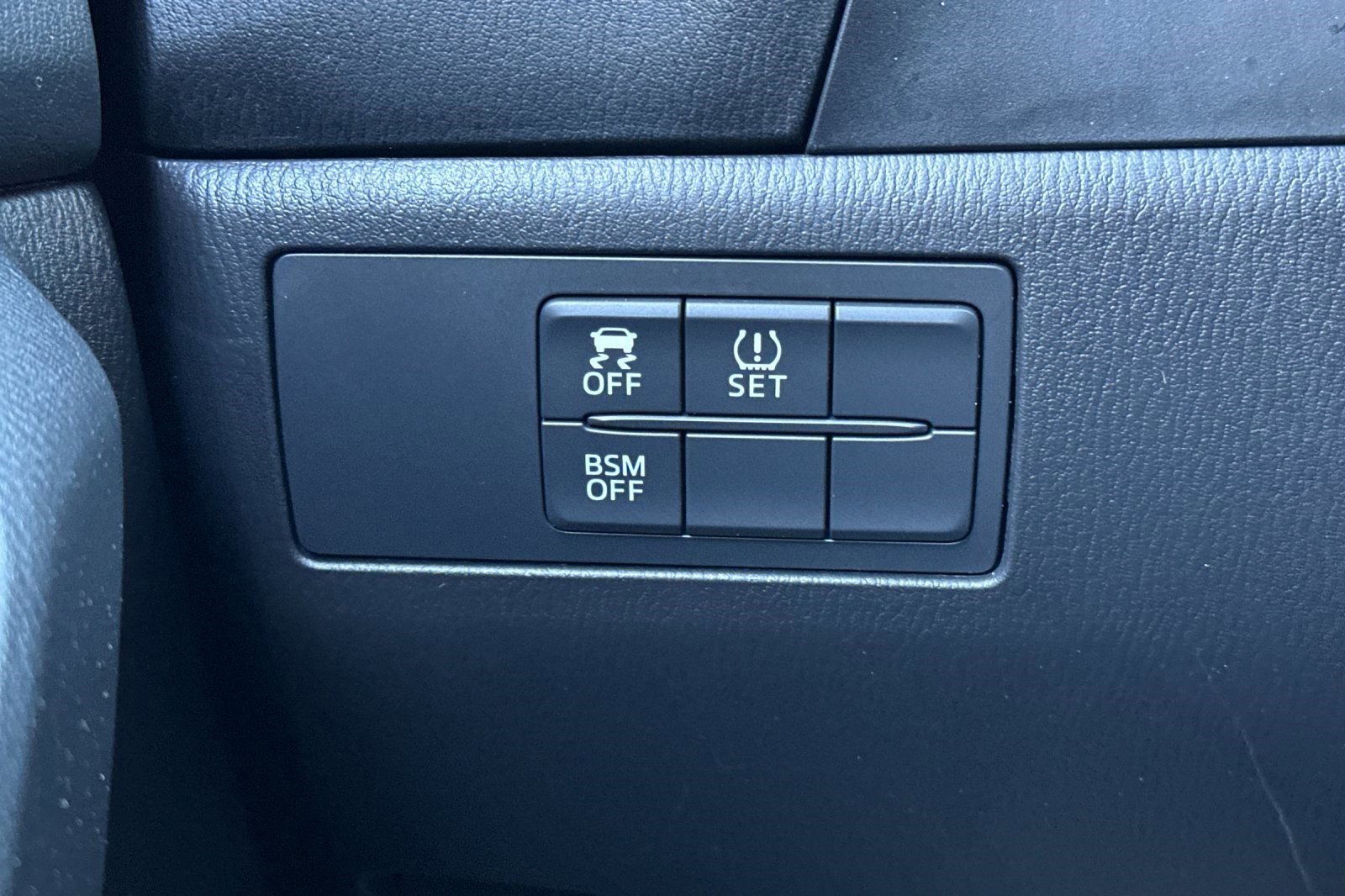 Used 2016 MAZDA MAZDA3 i Grand Touring image 35