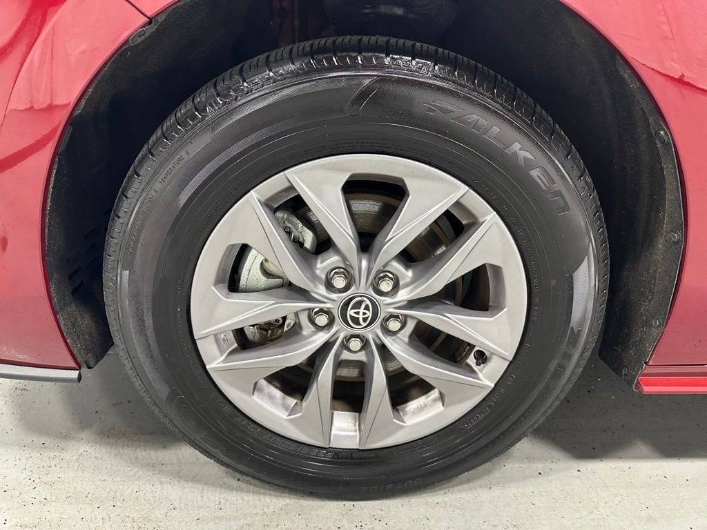 Used 2025 Toyota Sienna XLE image 69