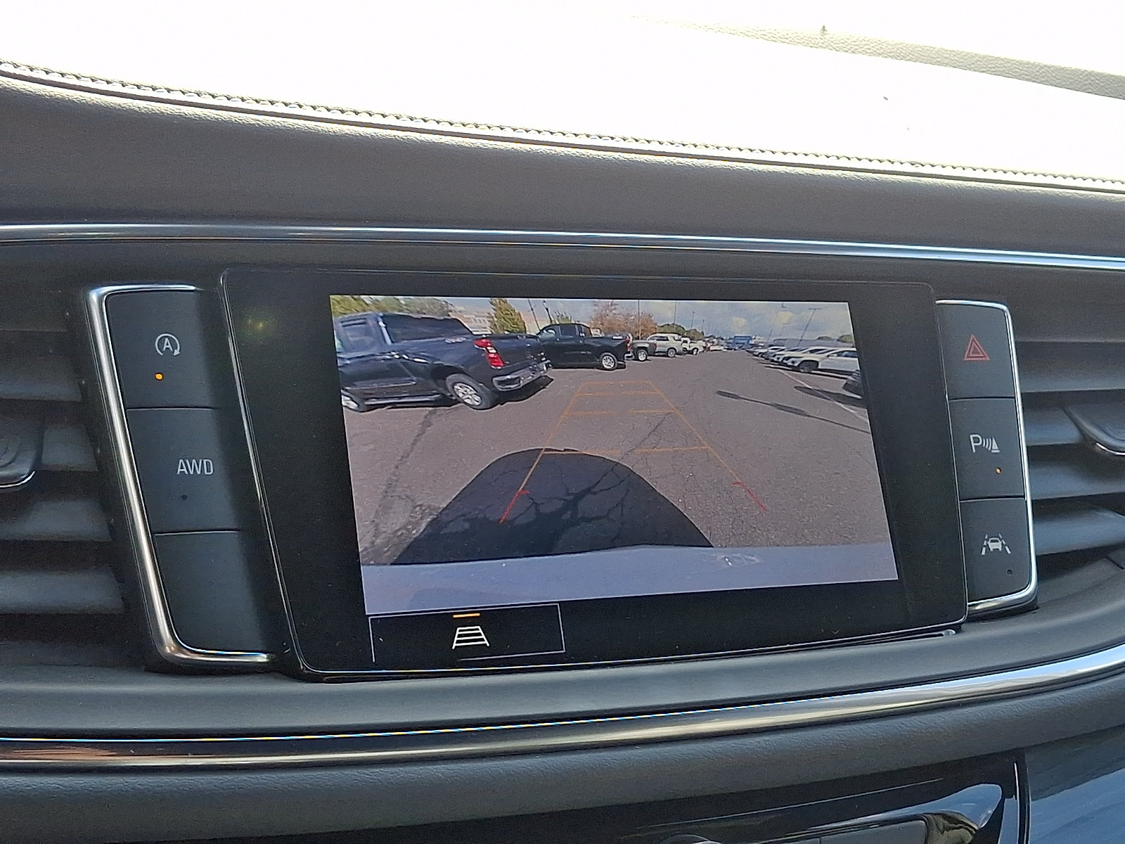 Used 2023 Buick Enclave Essence AWD/4WD image 18