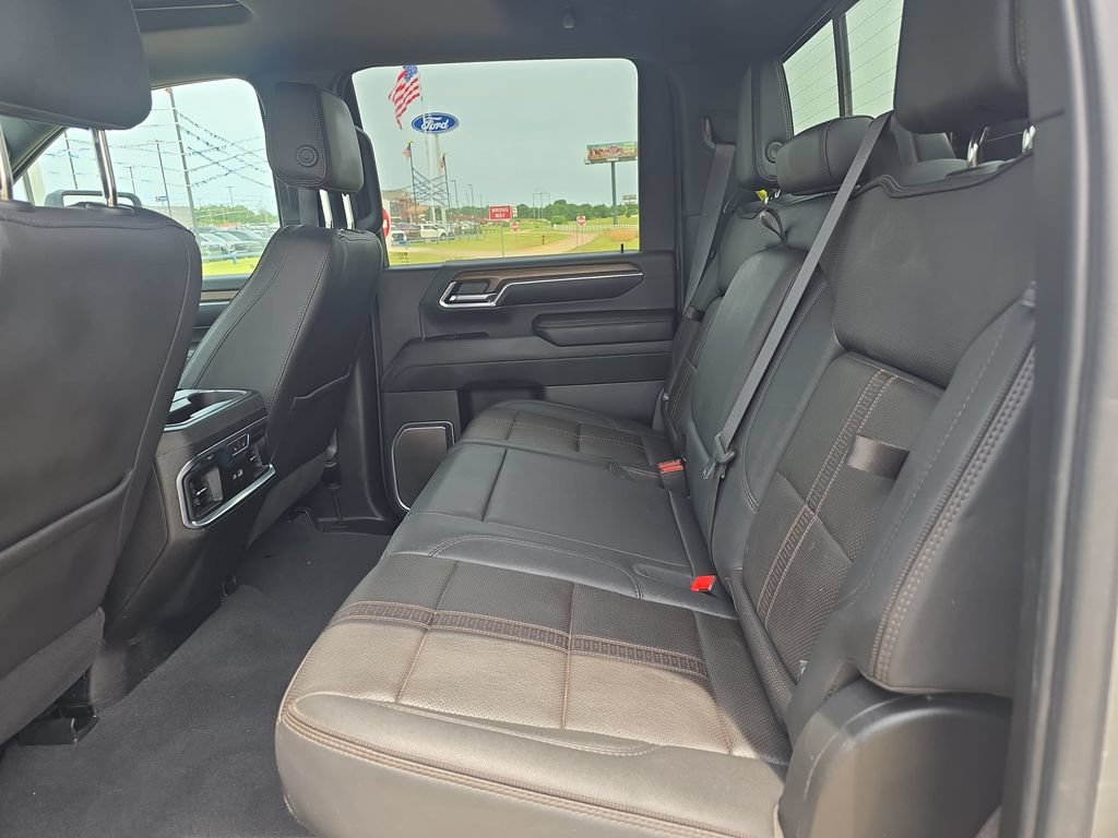 Used 2024 Chevrolet Silverado 3500 High Country w/ Technology Package AWD/4WD image 13