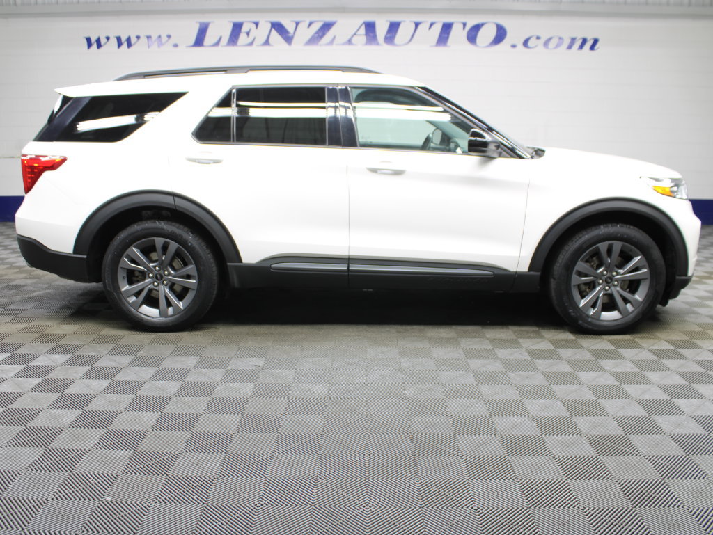 Used 2023 Ford Explorer XLT w/ XLT Sport Appearance Package AWD/4WD image 2