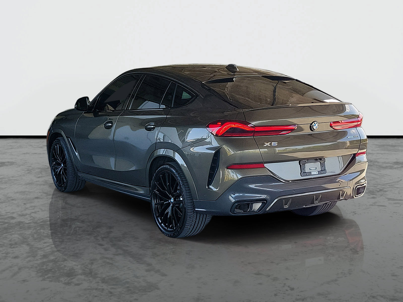 Used 2023 BMW X6 xDrive40i w/ Executive Package AWD/4WD image 3