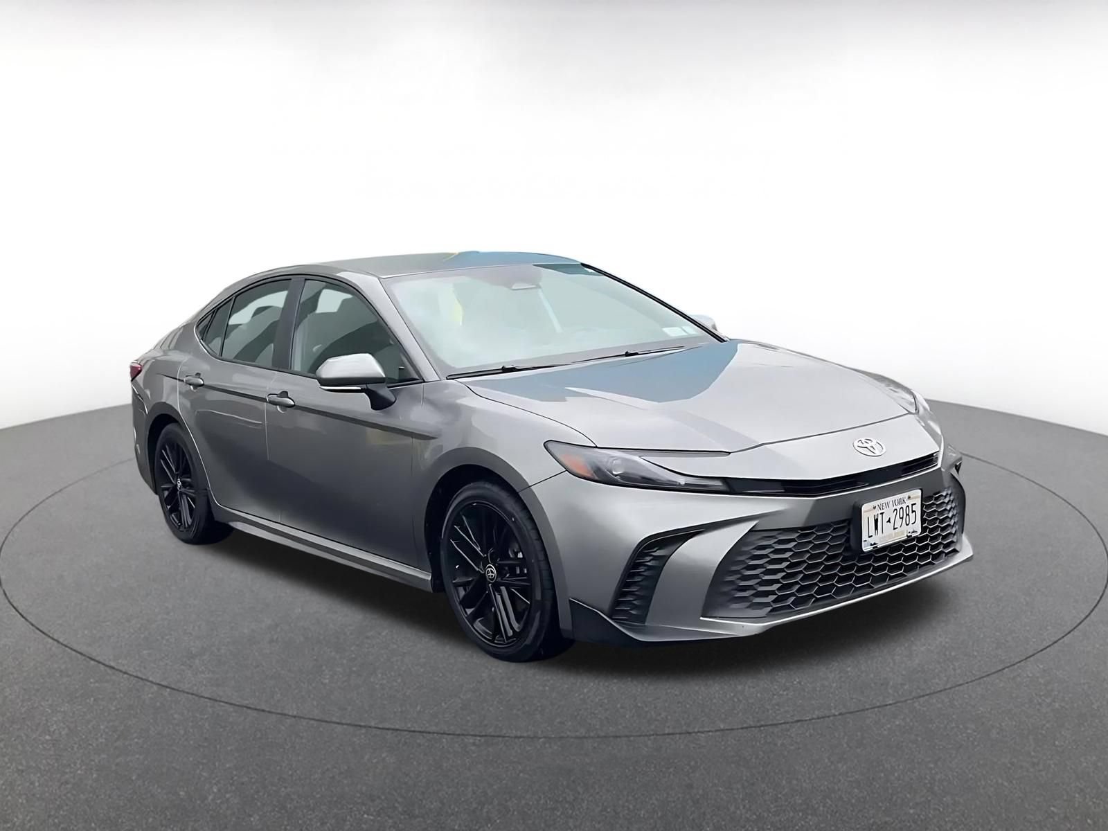 Used 2025 Toyota Camry SE FWD image 3