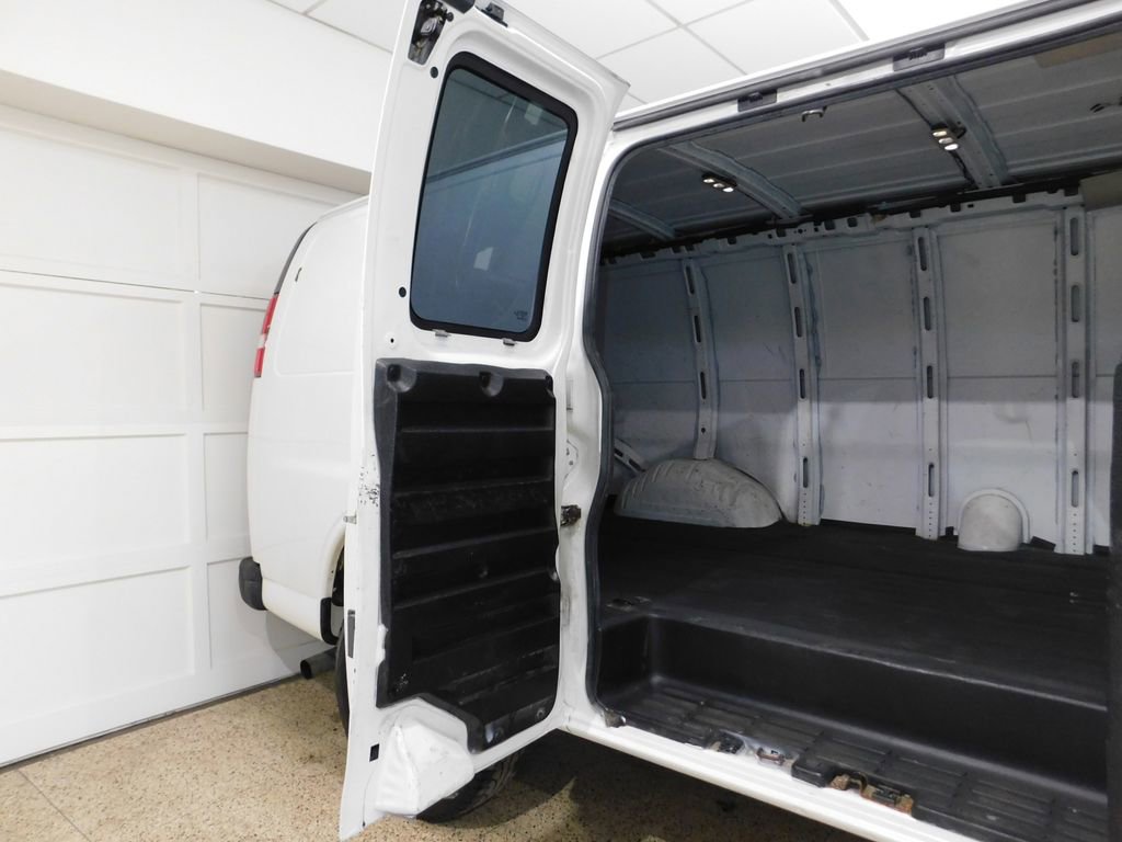 Used 2017 GMC Savana 2500 RWD image 80