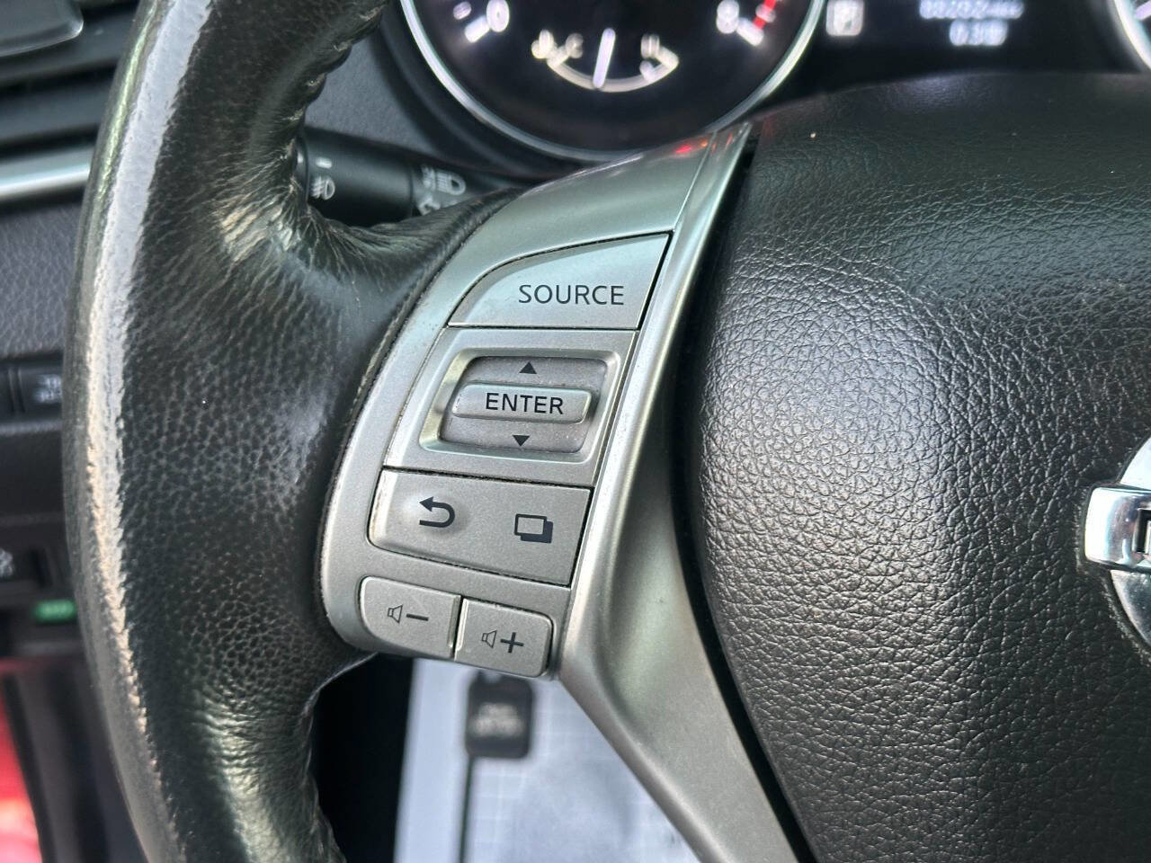 Used 2016 Nissan Rogue SL image 29