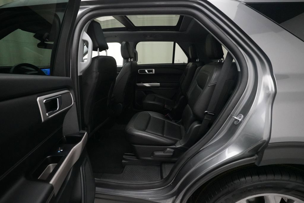 Used 2023 Ford Explorer XLT w/ Equipment Group 202A AWD/4WD image 16