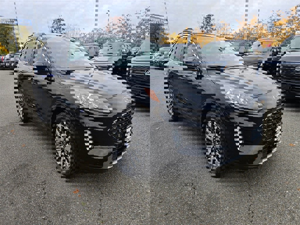 Used 2022 Ford Escape Titanium w/ Class II Trailer Tow Package image 3