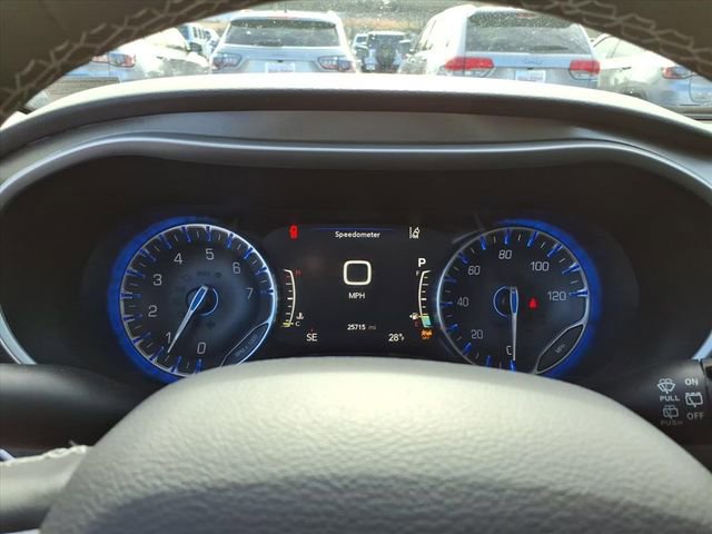 Used 2024 Chrysler Pacifica Touring-L image 17