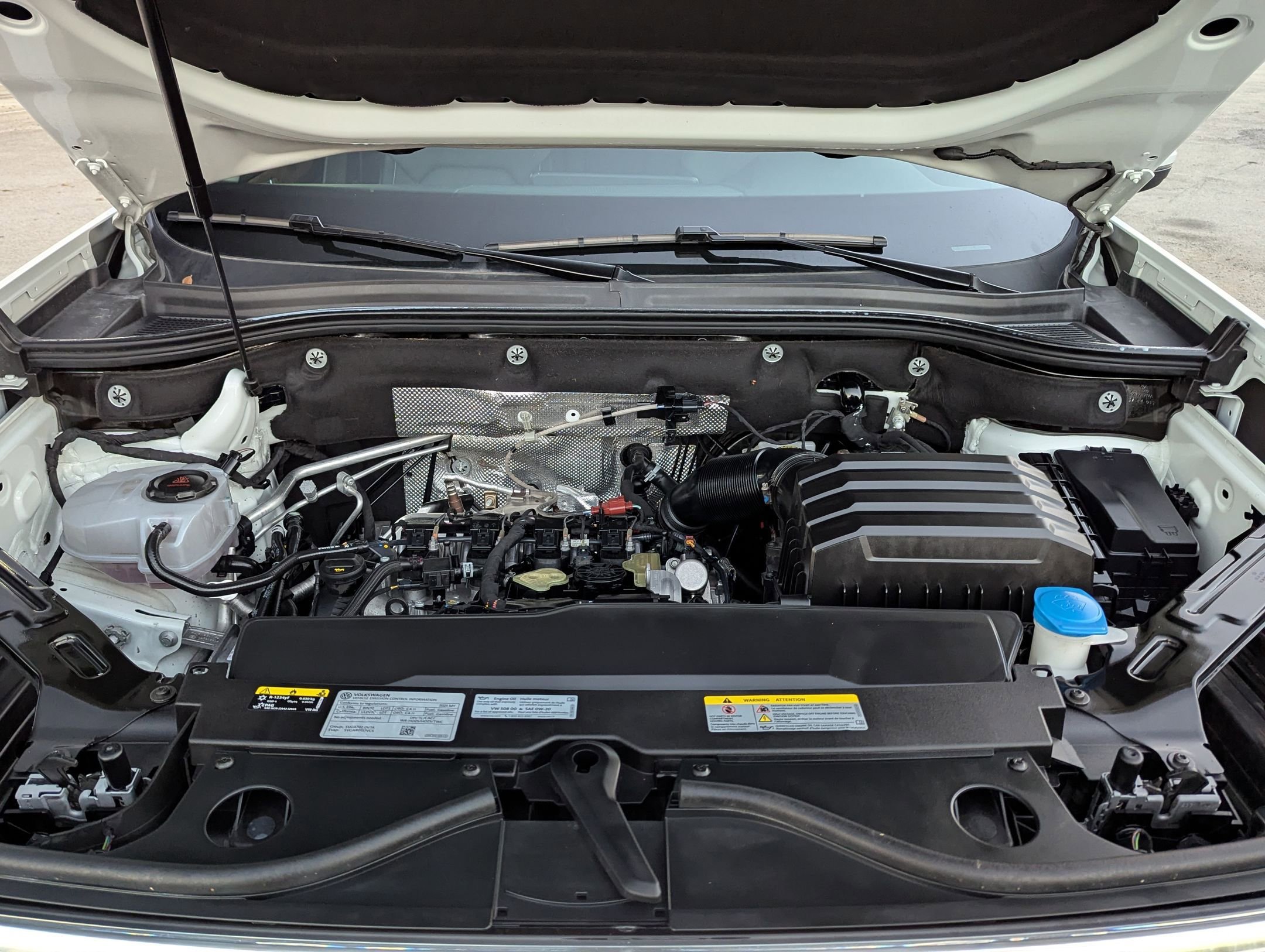 Used 2025 Volkswagen Atlas SE image 31