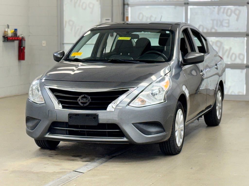 Used 2019 Nissan Versa SV FWD image 3