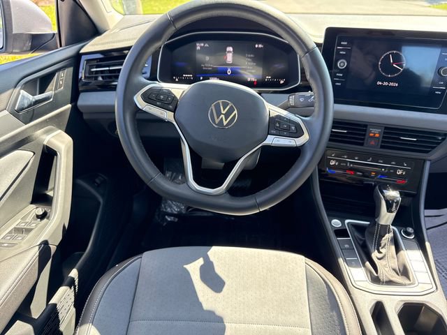 Used 2025 Volkswagen Jetta SE image 19