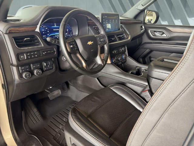 Used 2024 Chevrolet Suburban High Country AWD/4WD image 9