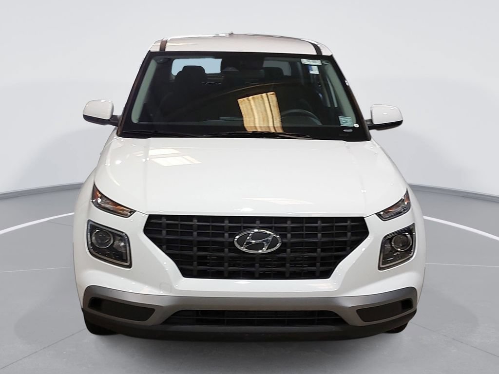Certified 2025 Hyundai Venue SE FWD image 2