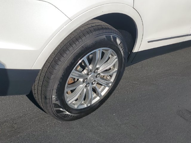 Used 2017 Cadillac XT5 Luxury w/ Driver Awareness Package AWD/4WD image 5