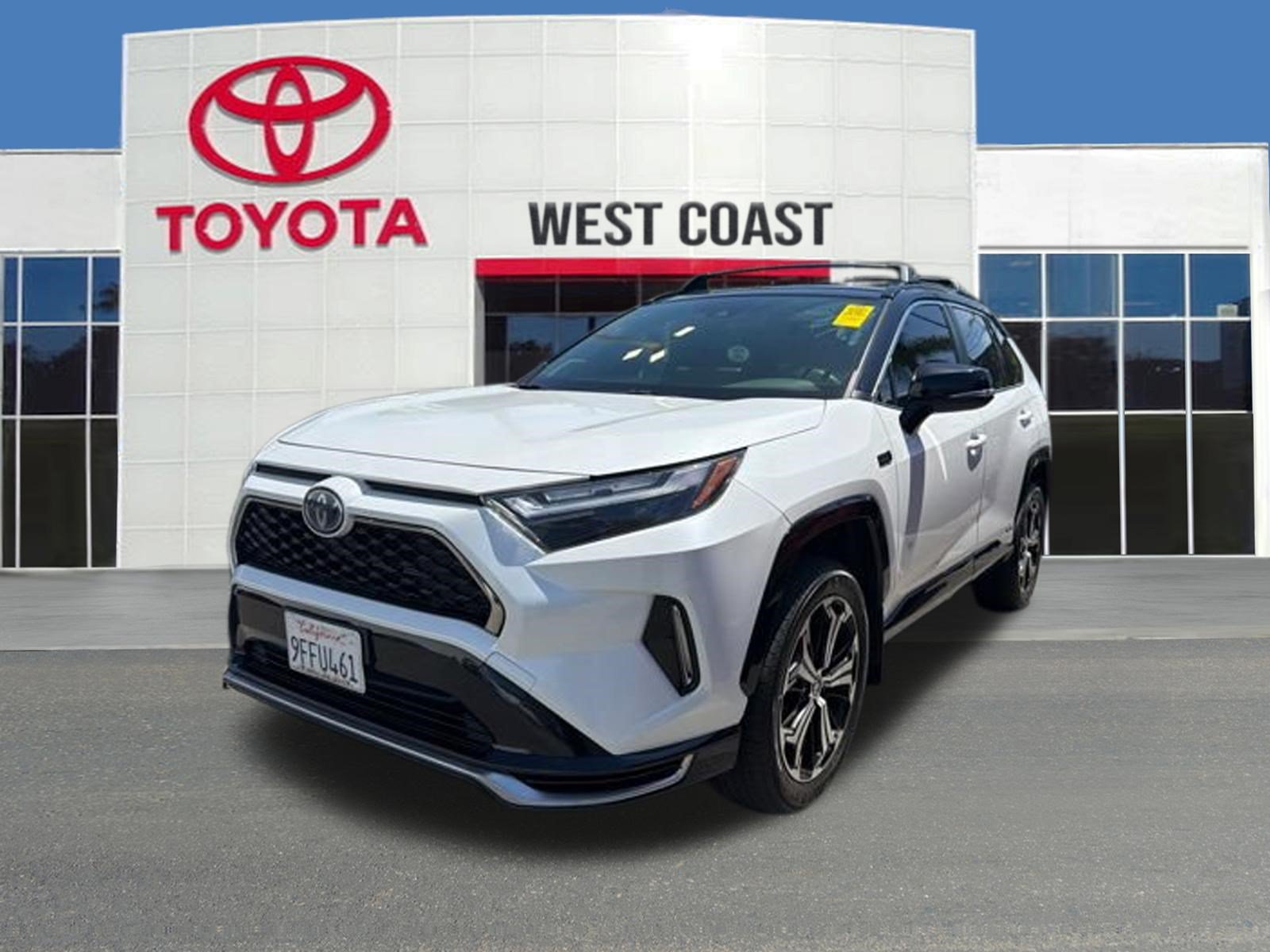 Used 2023 Toyota RAV4 XSE w/ Weather Package AWD/4WD image 1