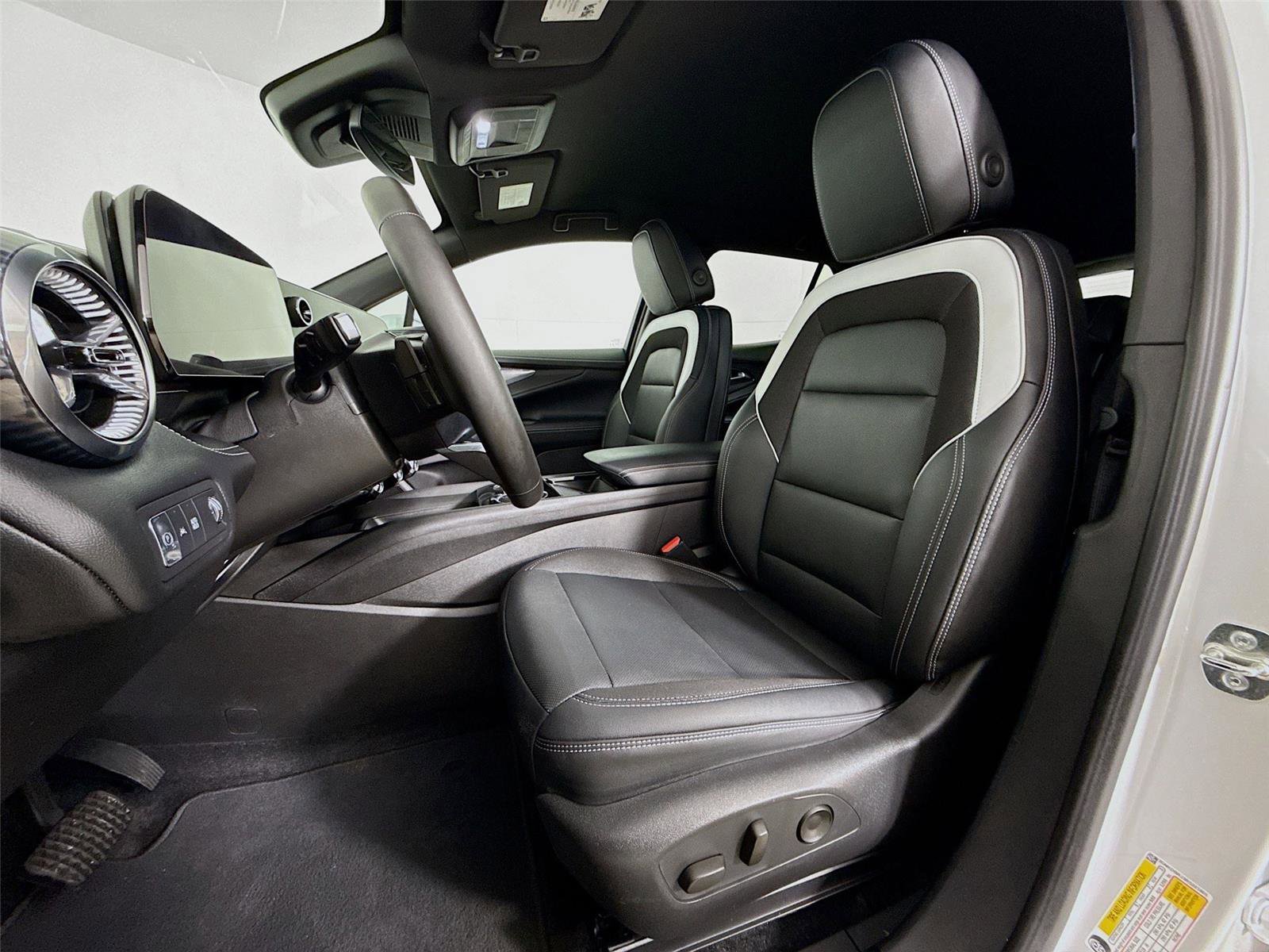 Used 2024 Chevrolet Blazer EV LT image 21