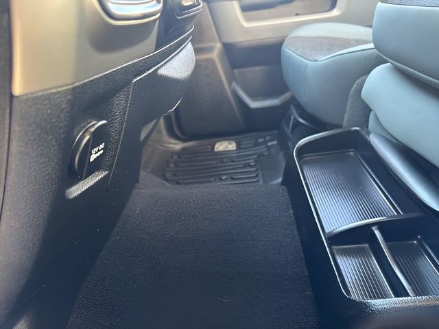 Used 2018 RAM 3500 SLT w/ Snow Chief Group image 19