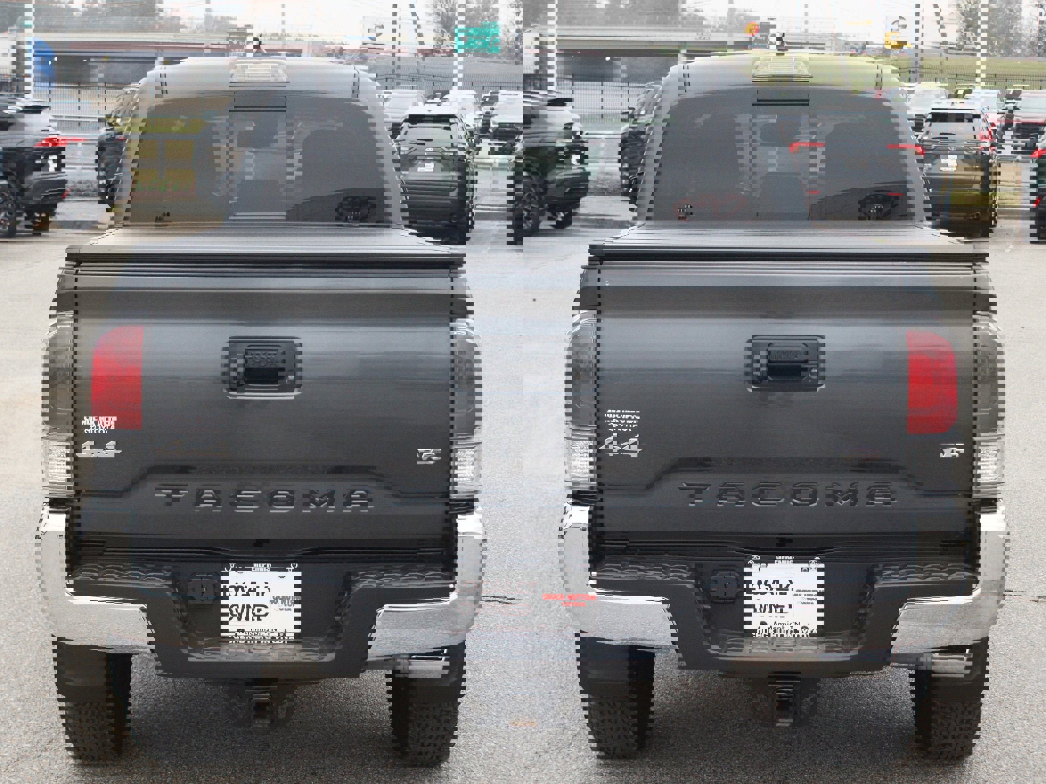 Used 2023 Toyota Tacoma TRD Off-Road image 3