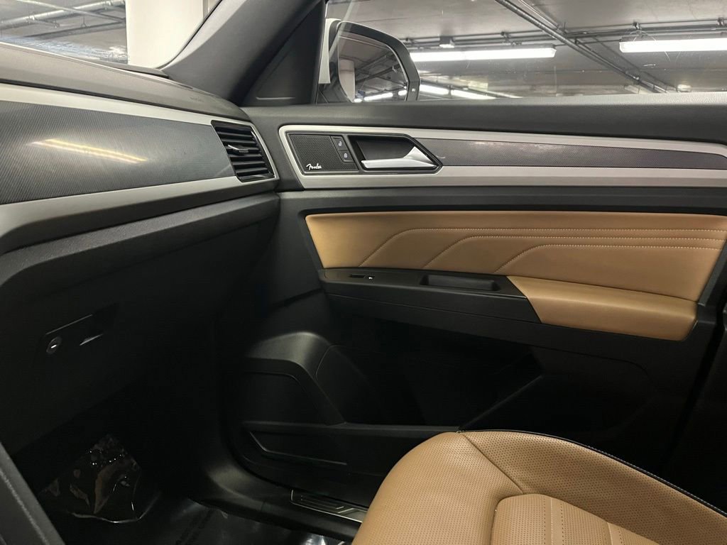 Certified 2022 Volkswagen Atlas Cross Sport SEL Premium R-Line w/ Cross Sport MDO Package AWD/4WD image 32