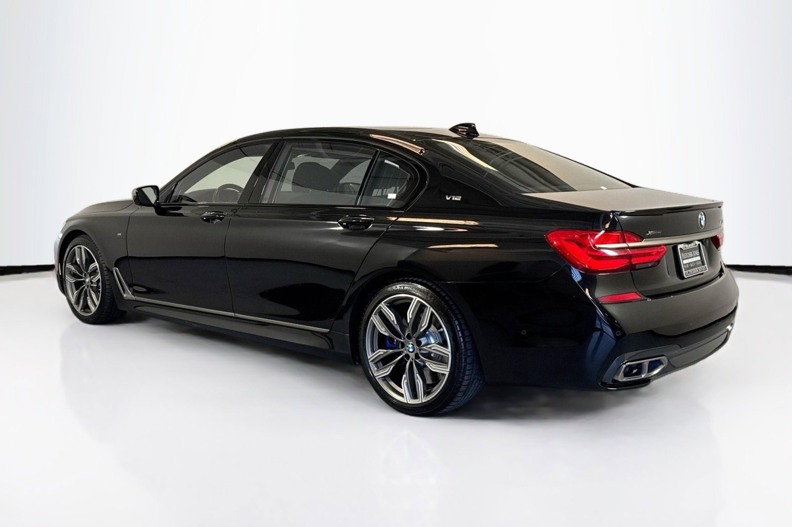 Used 2019 BMW M760i xDrive w/ Luxury Rear Seating Package image 7