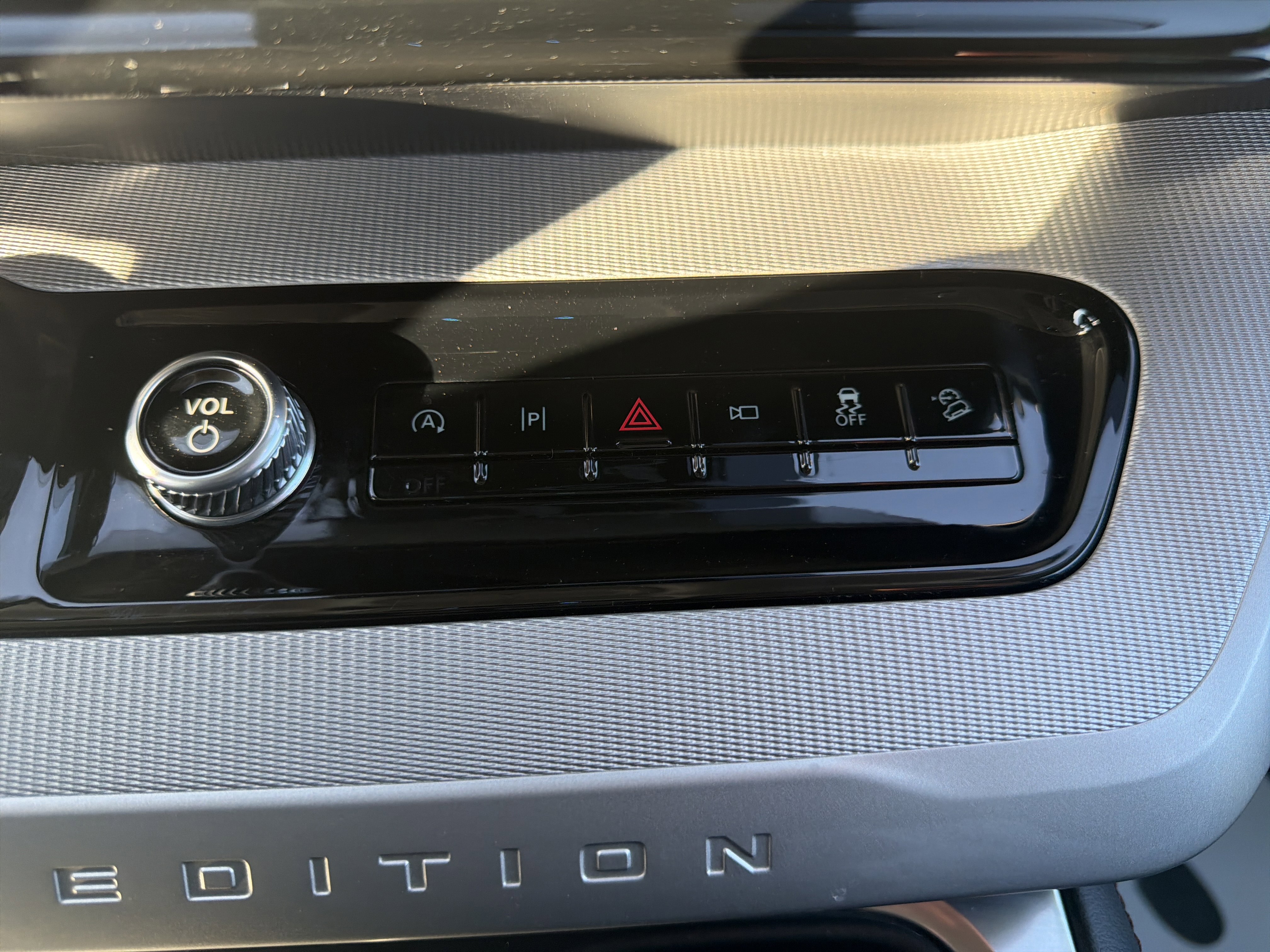 Used 2025 Ford Expedition Active image 29