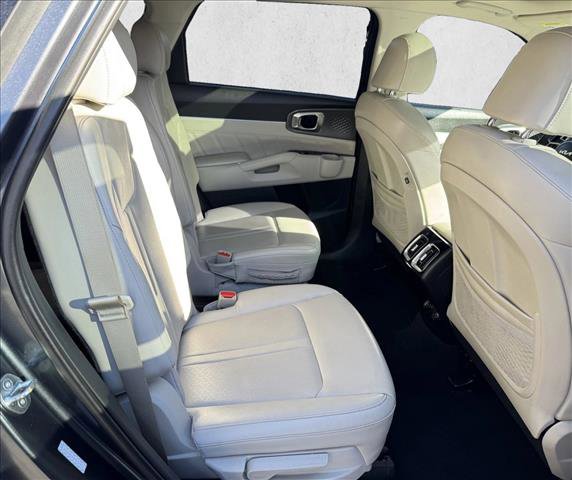 Used 2023 Kia Sorento SX image 19
