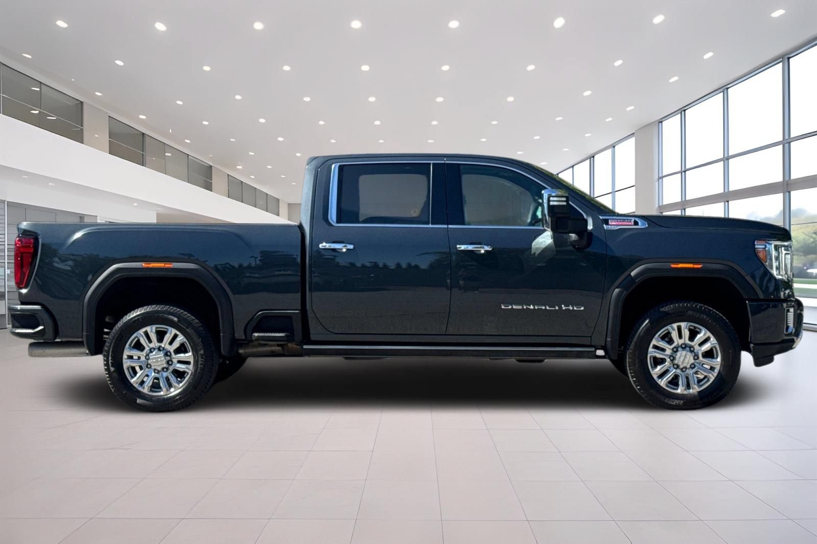 Used 2022 GMC Sierra 2500 Denali w/ Denali Ultimate Package AWD/4WD image 3