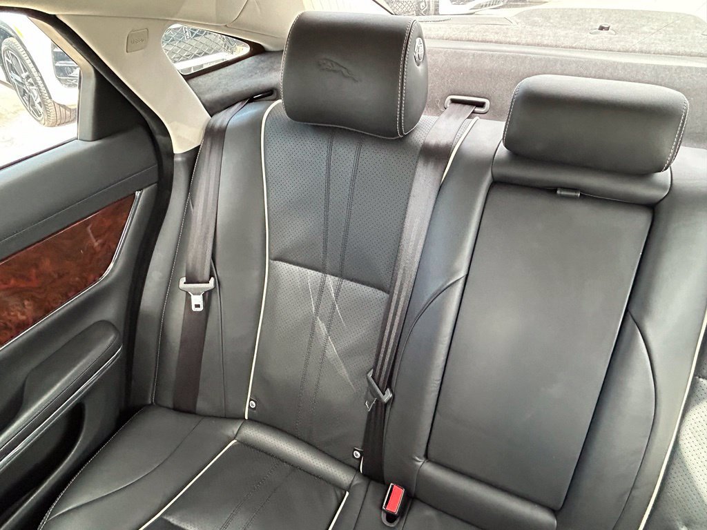 Used 2018 Jaguar XJ R-Sport RWD image 12