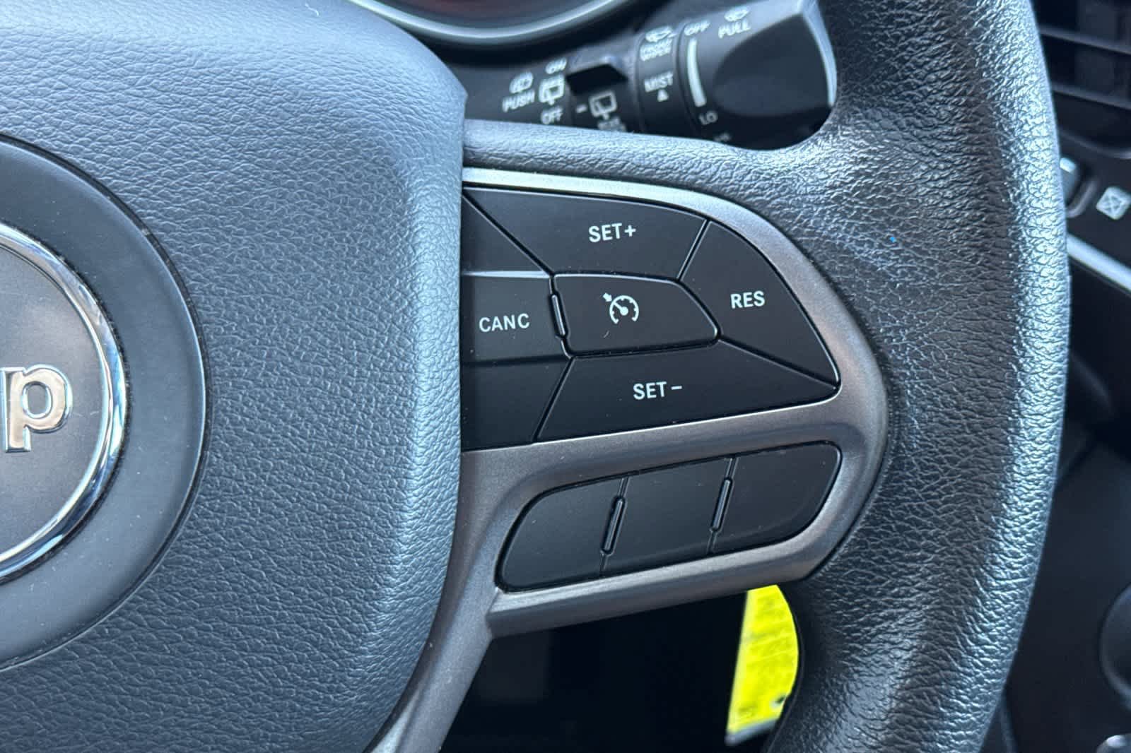 Used 2021 Jeep Cherokee Latitude FWD image 25