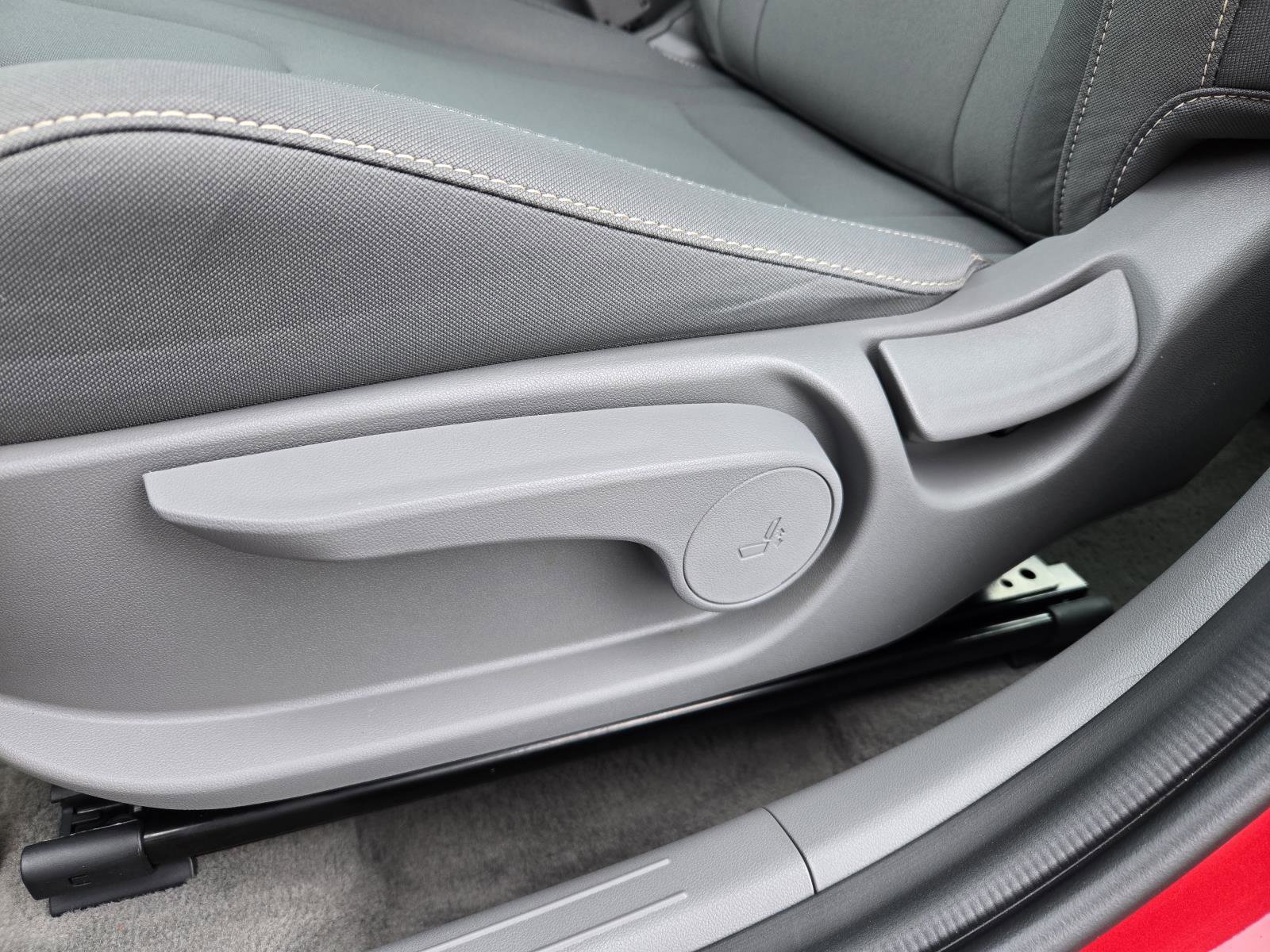 Used 2024 Hyundai Elantra Blue image 23