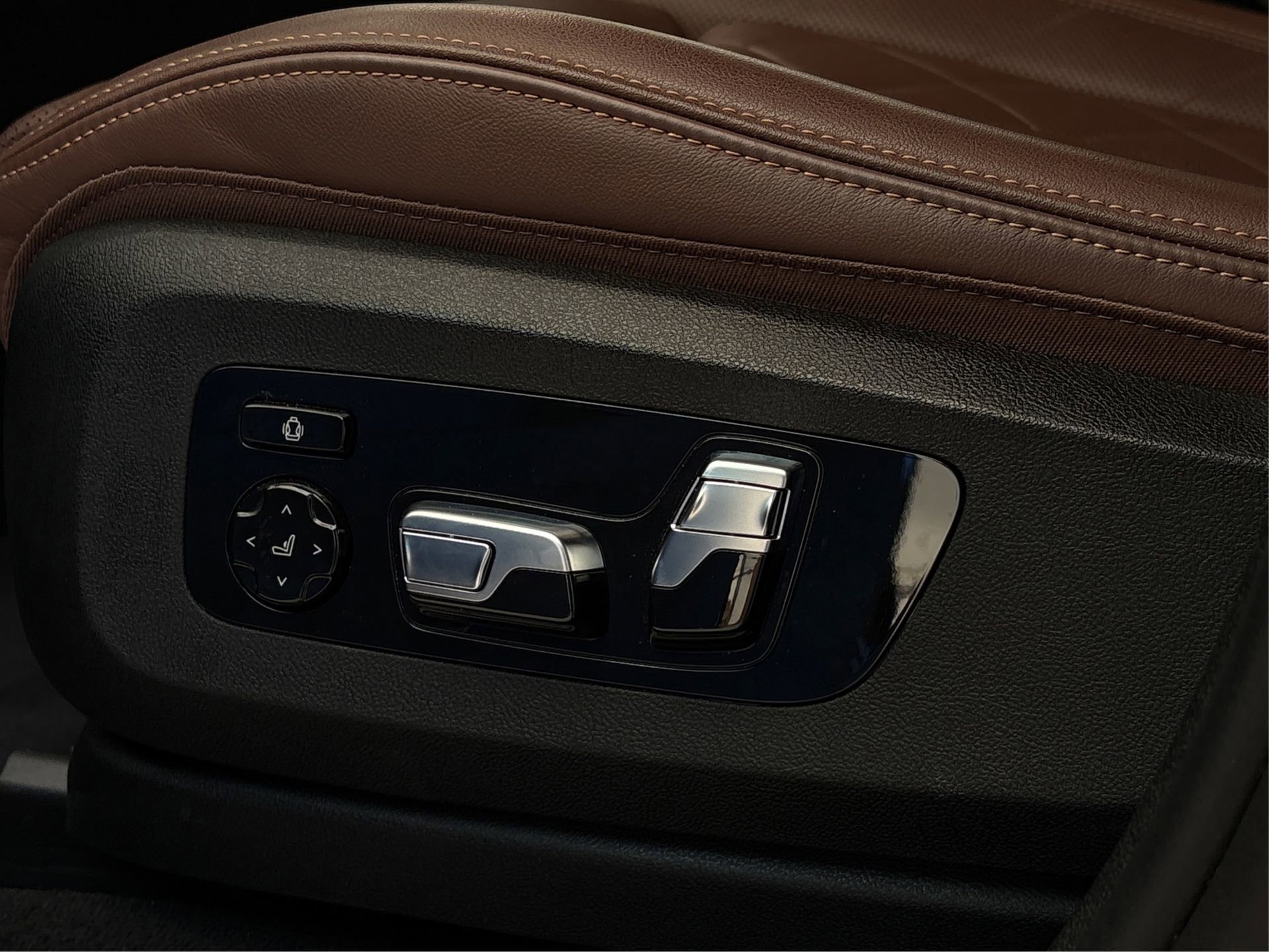 Used 2025 BMW X6 M60i image 30