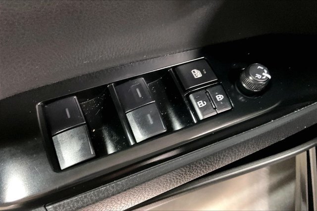 Used 2025 Toyota Camry SE FWD image 40
