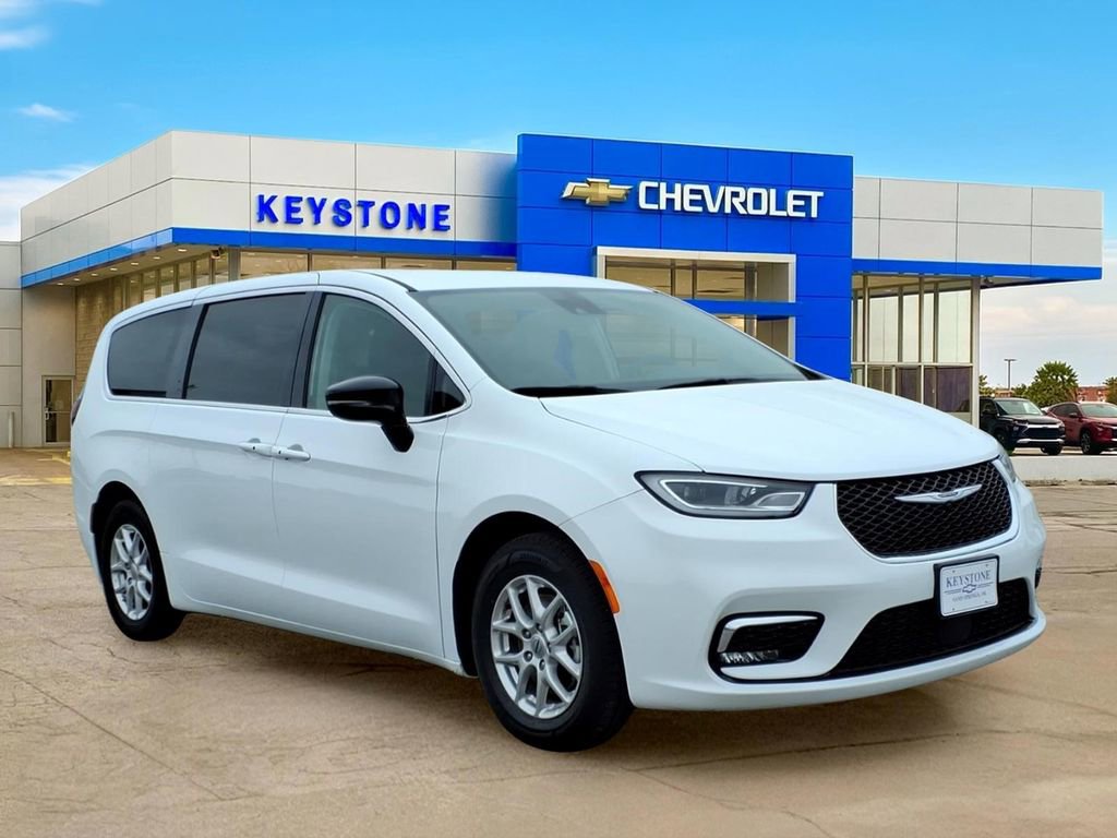 Used 2024 Chrysler Pacifica Touring-L
