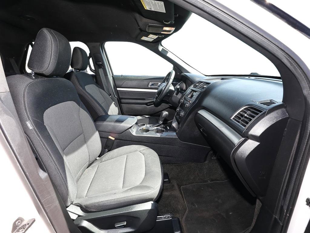 Used 2018 Ford Explorer XLT FWD image 18